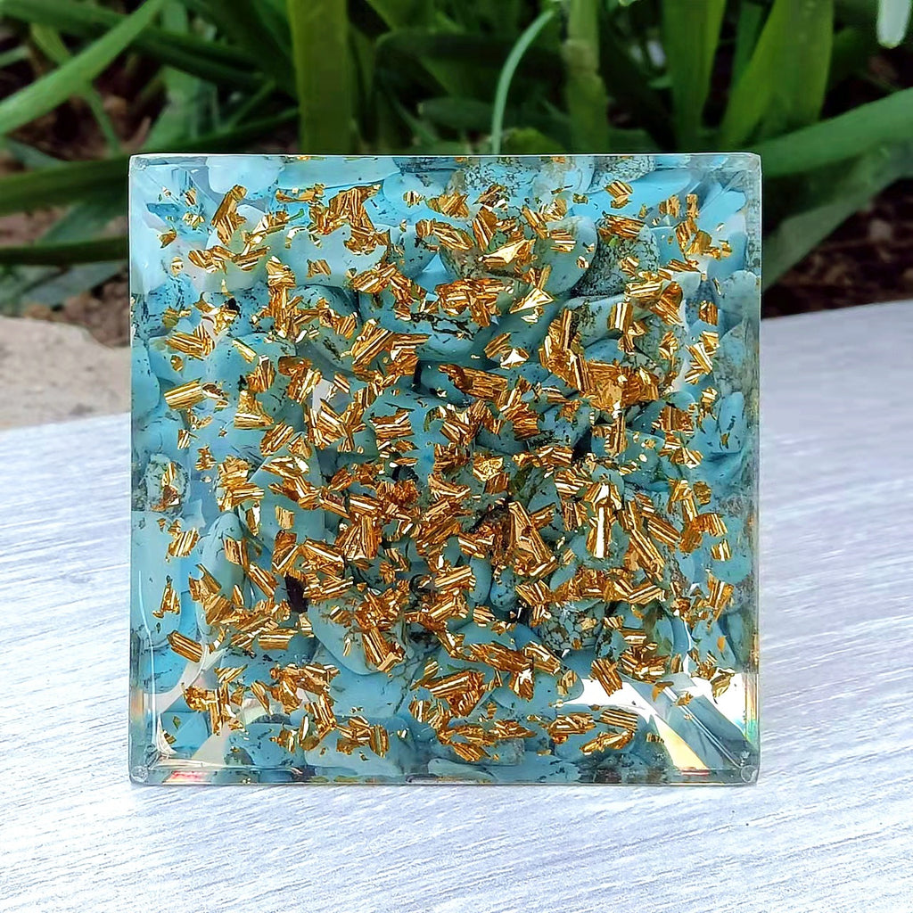 Attract money Crystal Stone Pyramid Ornament Crushed Stone Epoxy Resin Crafts