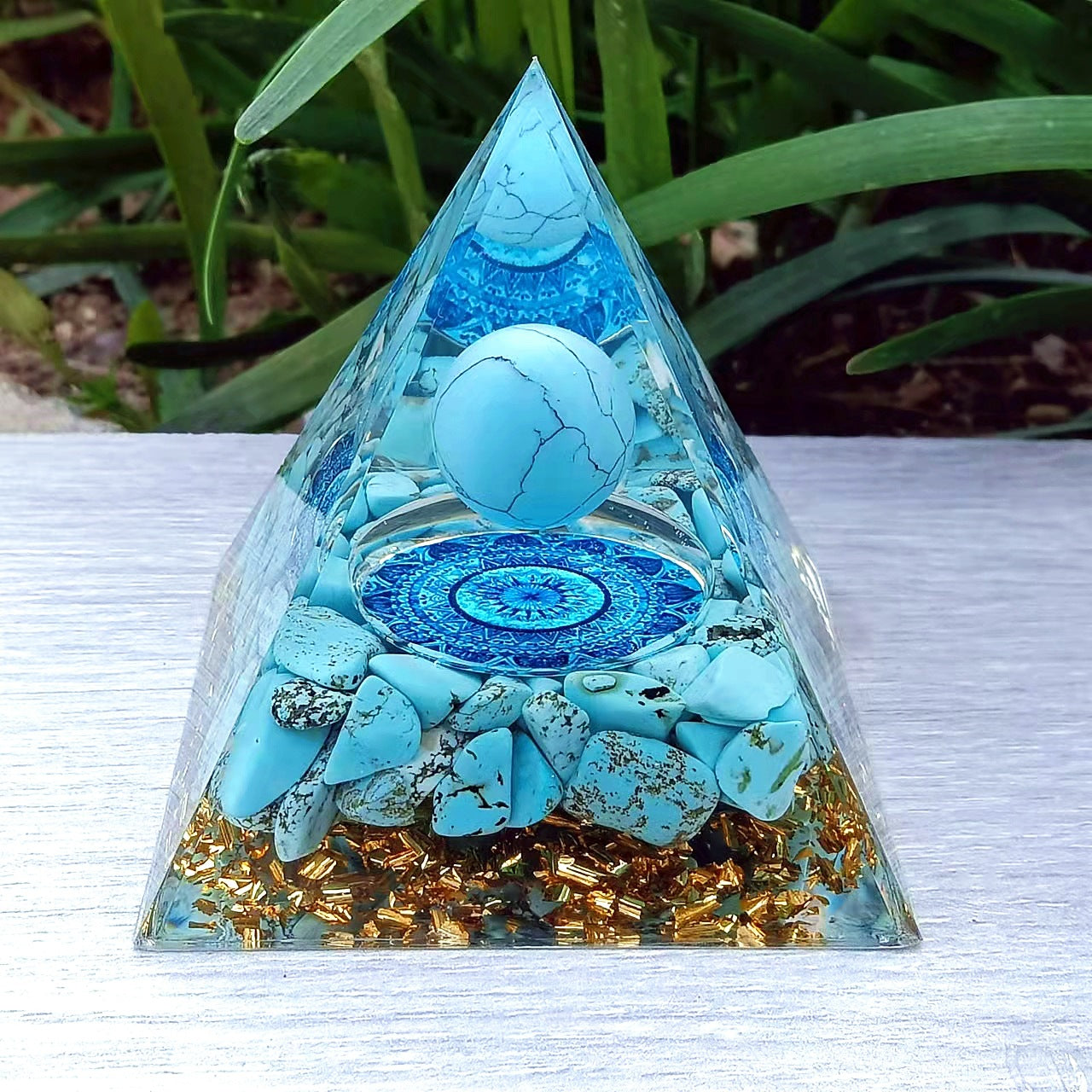 Attract money Crystal Stone Pyramid Ornament Crushed Stone Epoxy Resin Crafts