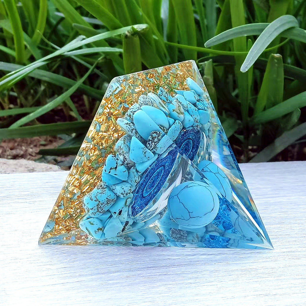 Attract money Crystal Stone Pyramid Ornament Crushed Stone Epoxy Resin Crafts