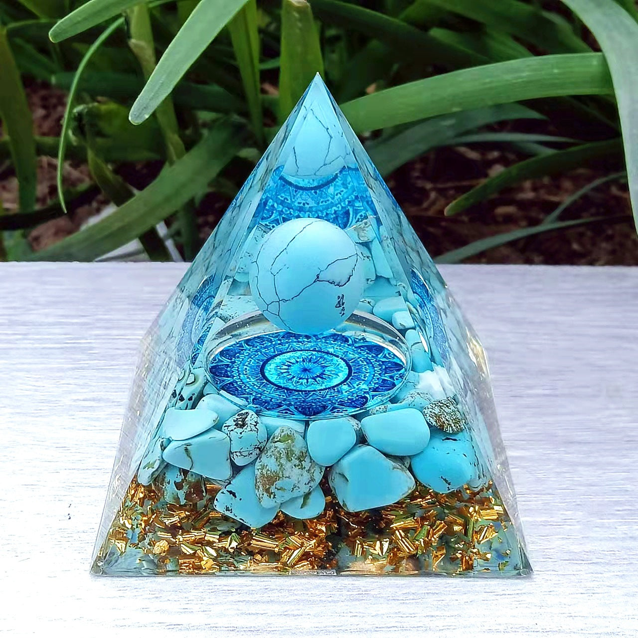 Attract money Crystal Stone Pyramid Ornament Crushed Stone Epoxy Resin Crafts
